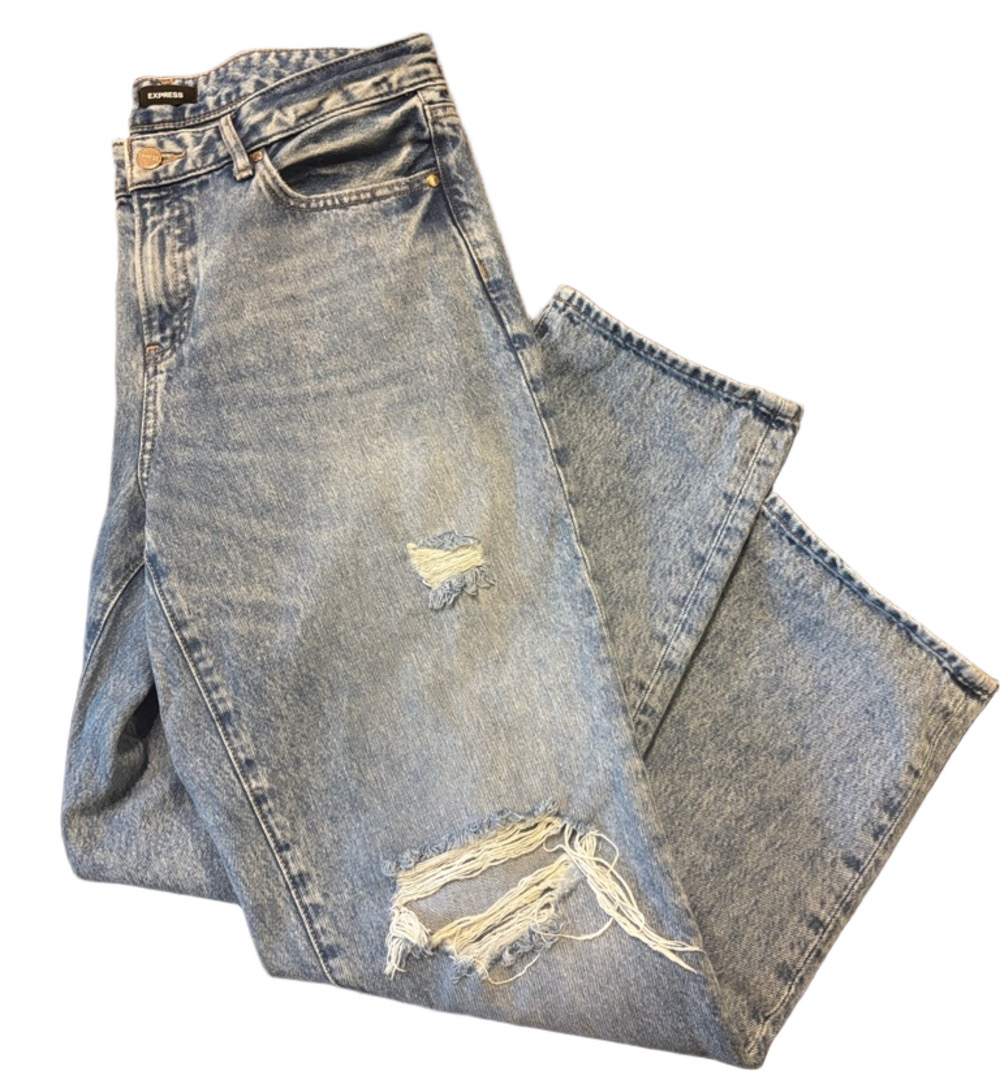 Express Boyfriend Jeans Mid Rise Light Wash Distressed Denim Women’s Size 8 - Picture 5 of 6